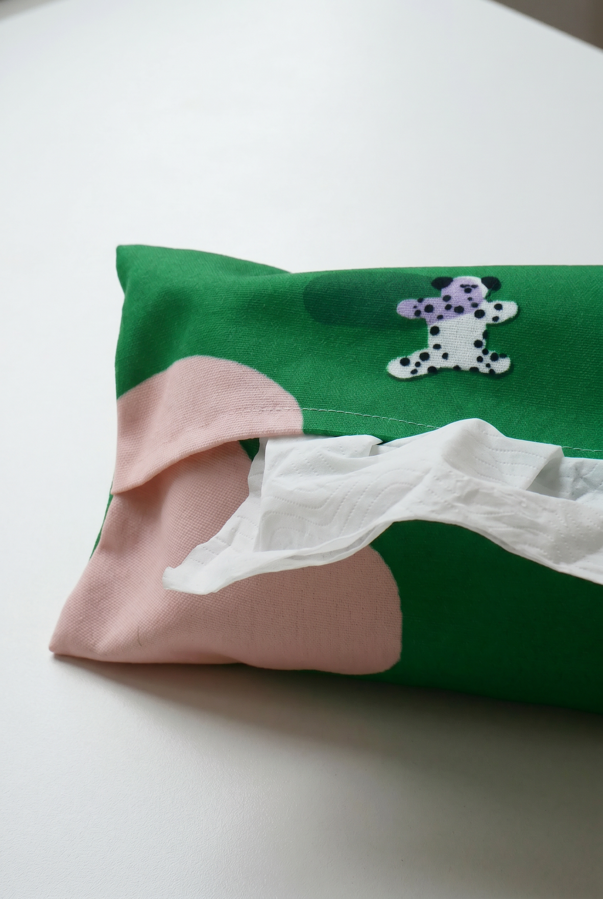 【Minghan H. ✕ cloth-goods】Dog on the Grass：Faux Linen Tissue Box Cover