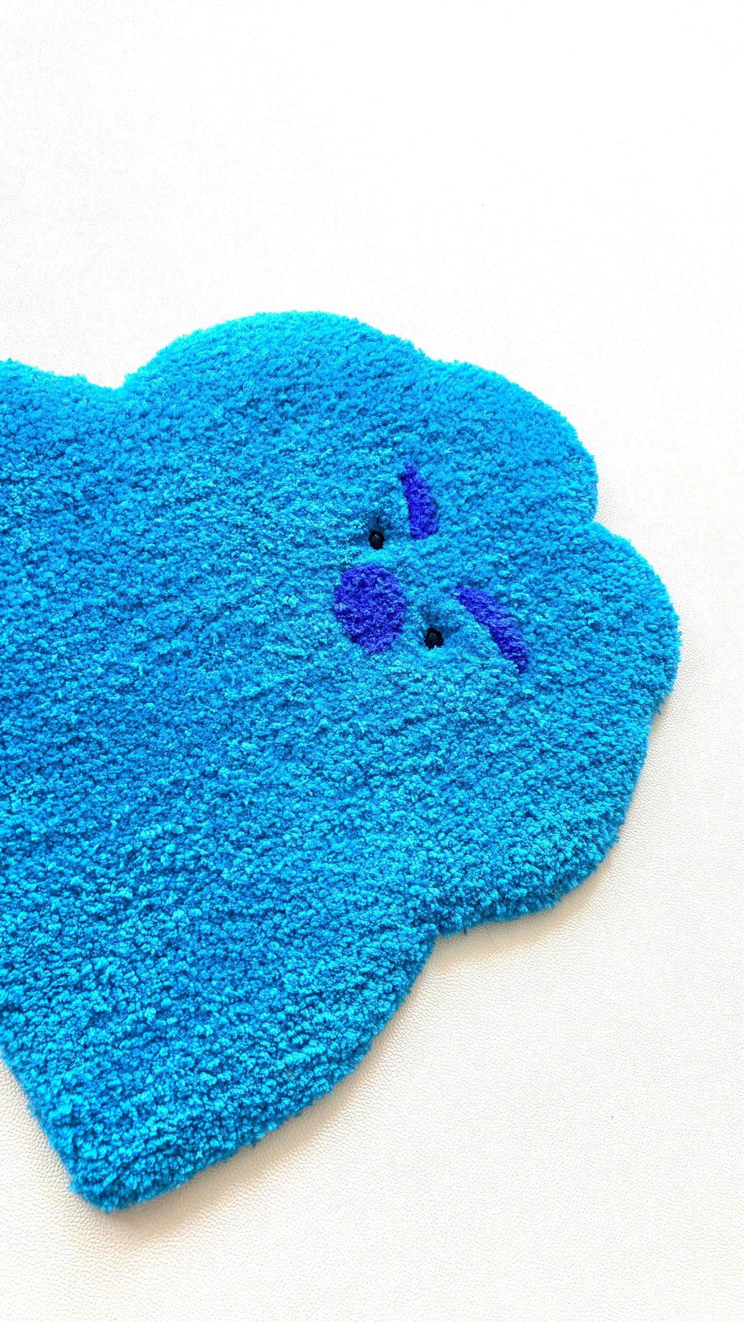 Tufting | Blue bear.